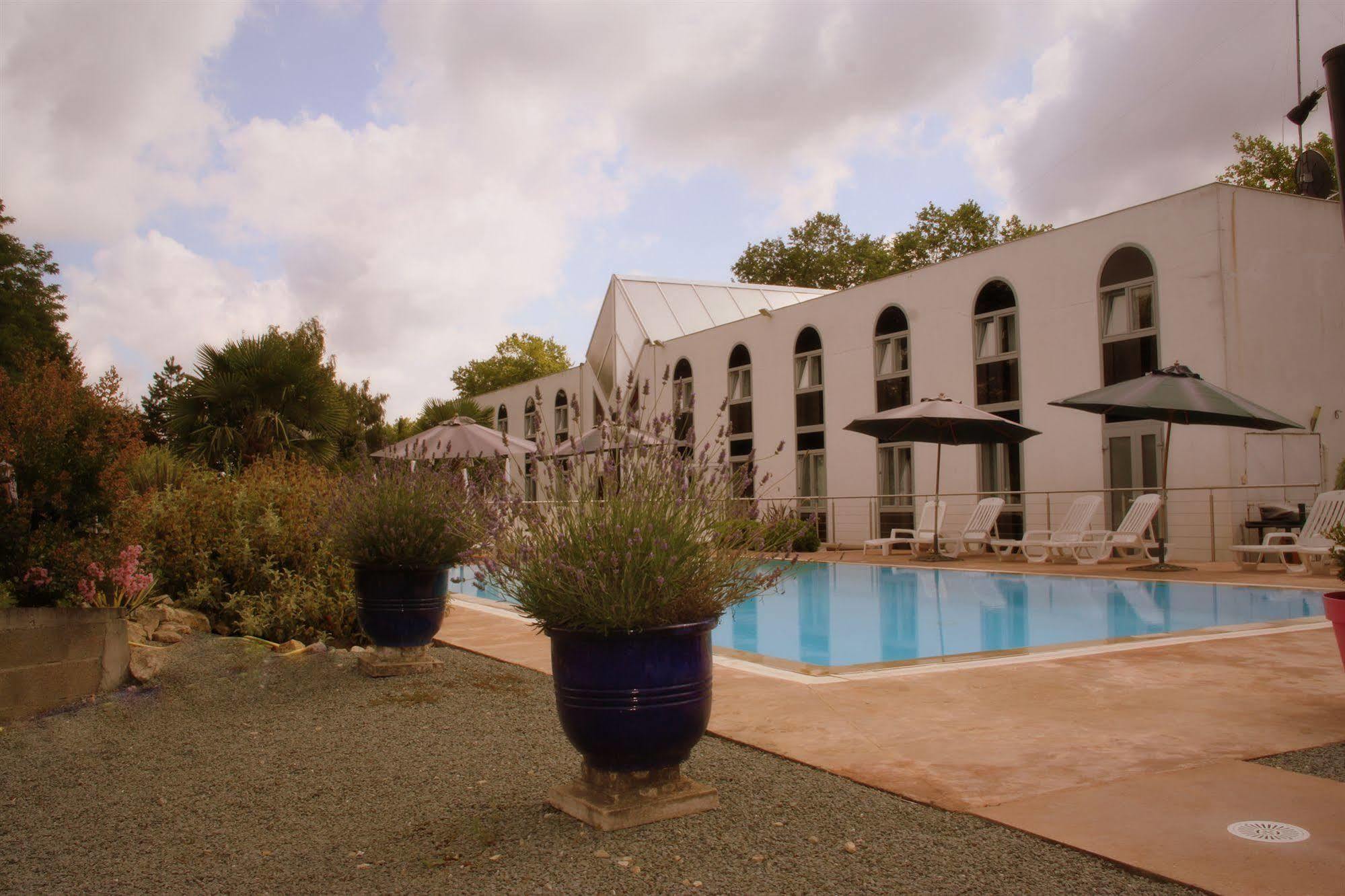 Agape Hotel Bessines Exterior foto