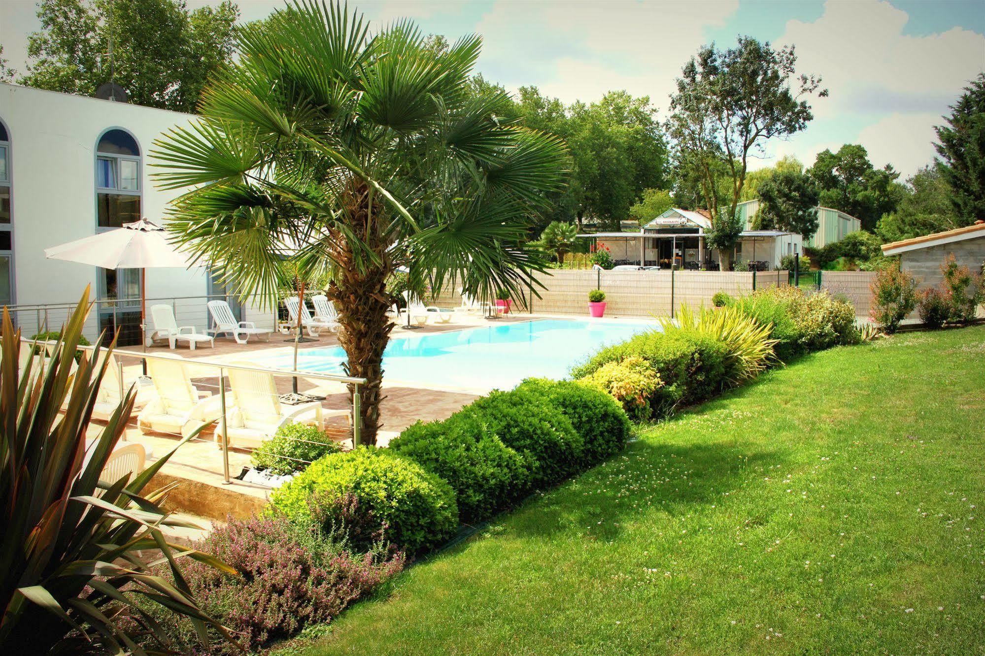 Agape Hotel Bessines Exterior foto