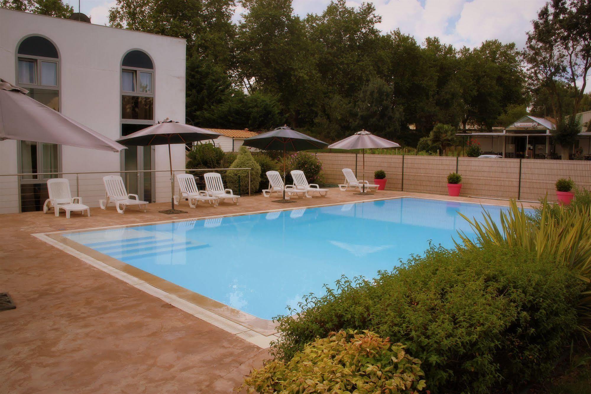 Agape Hotel Bessines Exterior foto