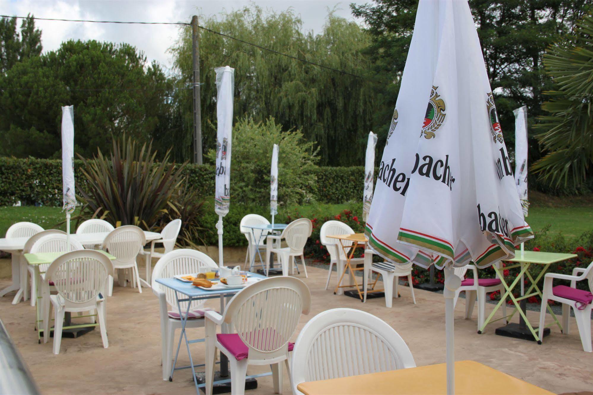 Agape Hotel Bessines Exterior foto
